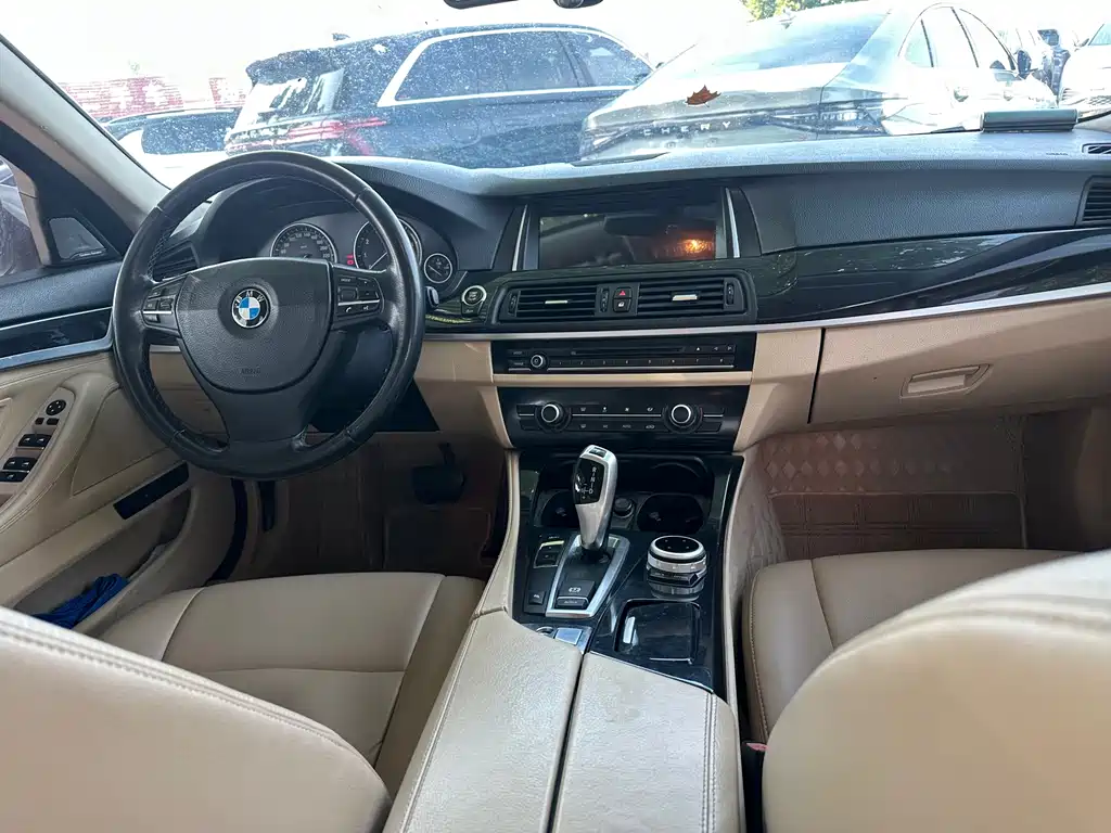 BMW 5 Series — миниатюра 5
