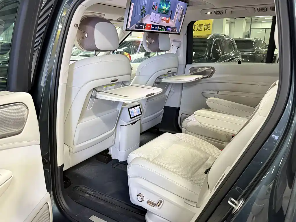 Lynk & Co 900 — миниатюра 9