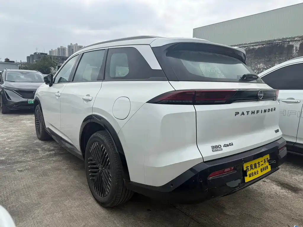 NISSAN EXPLORING THE LAND