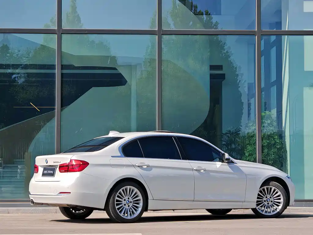 BMW 3 Series — миниатюра 4