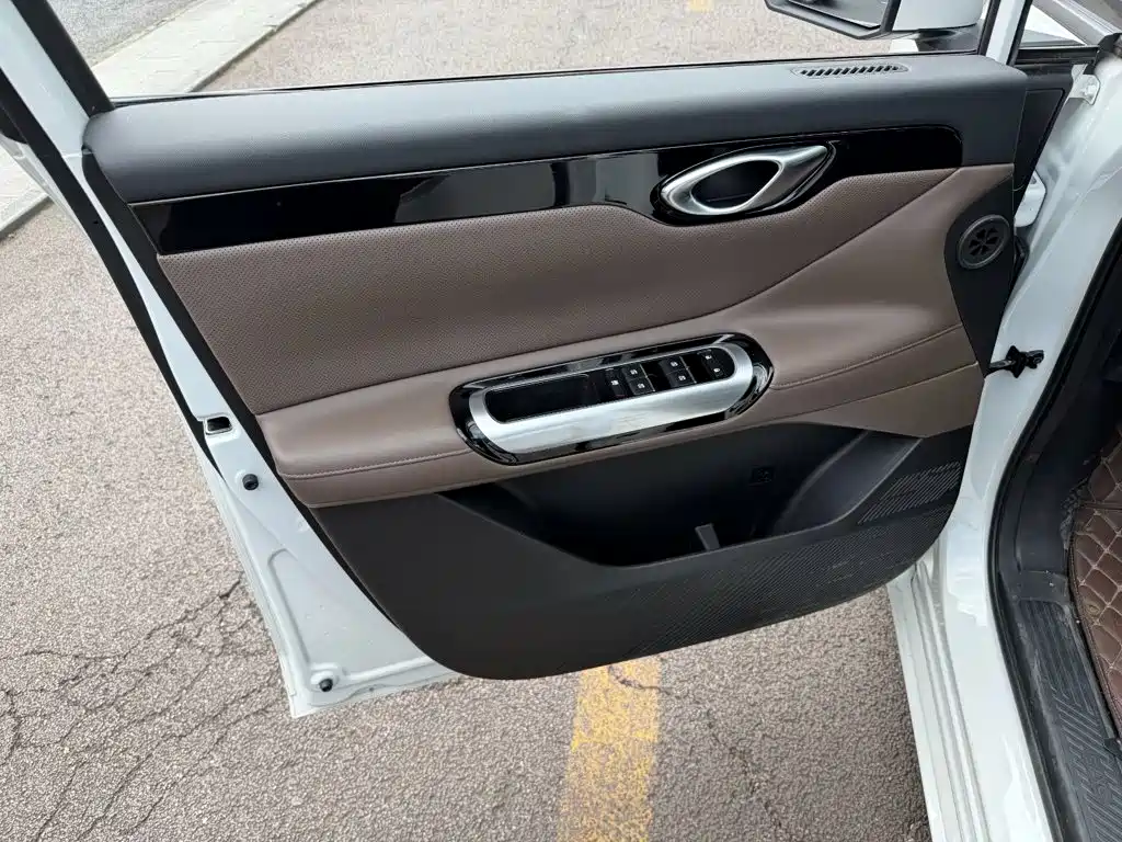 GAC Motor Trumpchi E8 PHEV — миниатюра 6