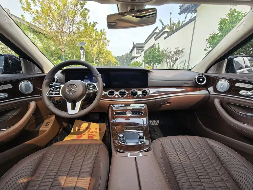 Mercedes-Benz E-Class — миниатюра 6