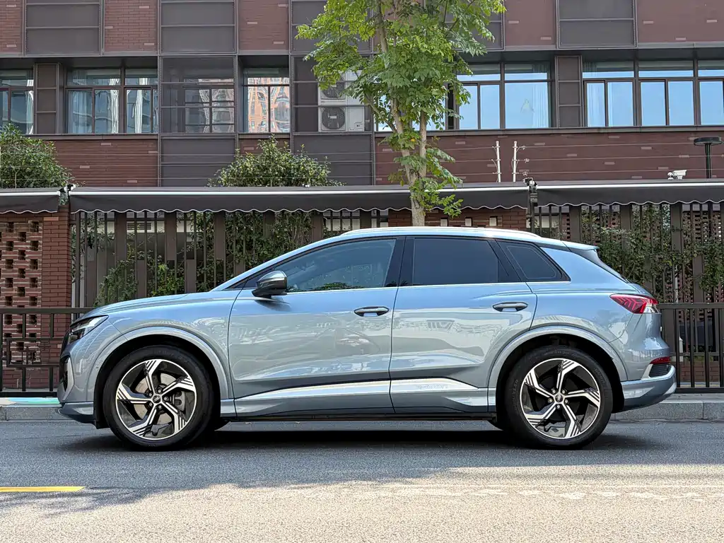 Audi Q4 e-tron — миниатюра 5