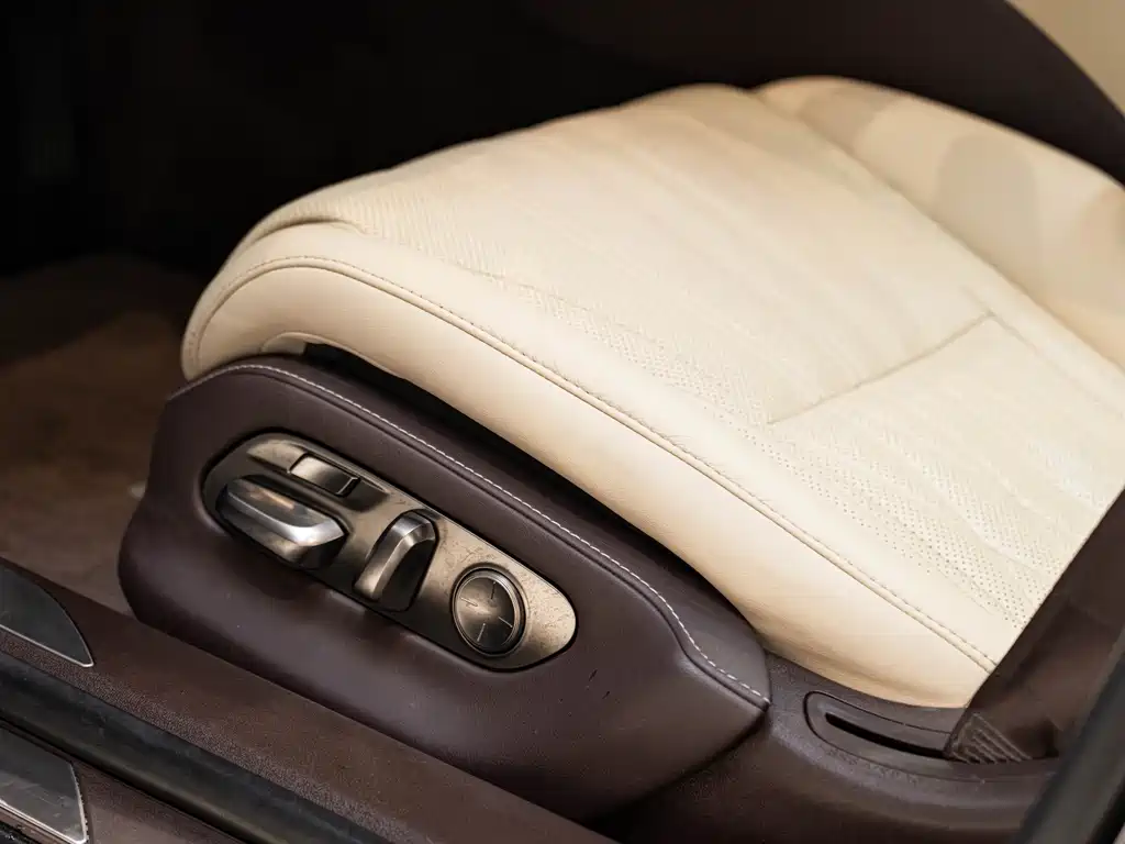 Lexus LS — миниатюра 22