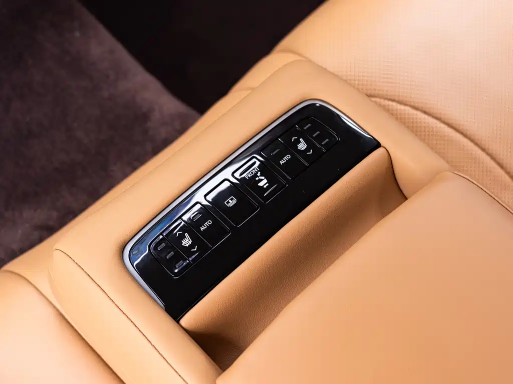 Lexus LS — миниатюра 20