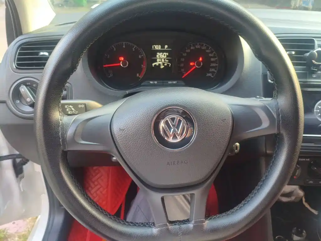 Volkswagen Polo — миниатюра 6