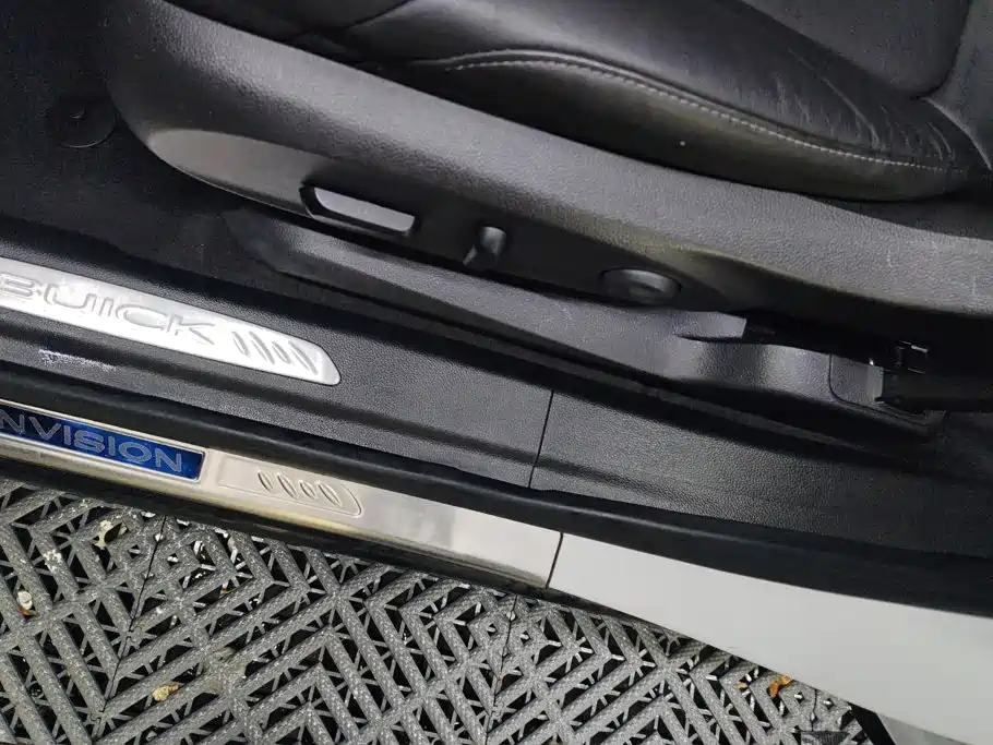 Buick Envision Plus — миниатюра 9
