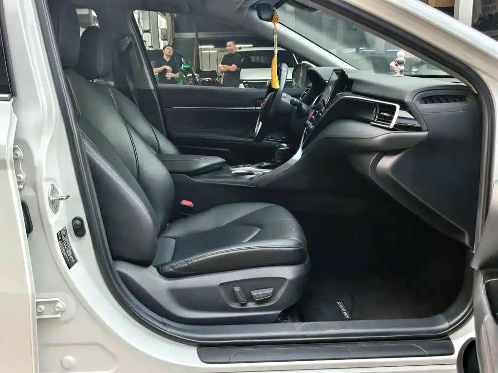Toyota Camry — миниатюра 14