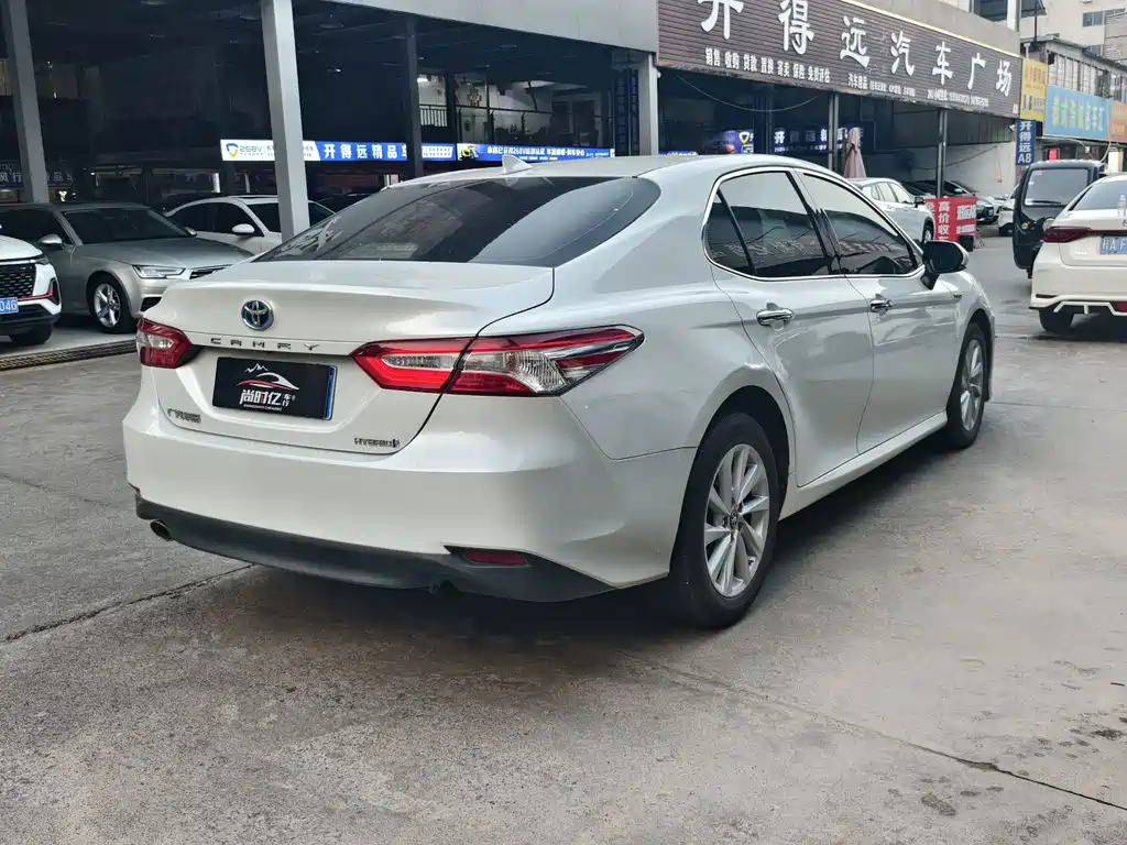 Toyota Camry — миниатюра 5