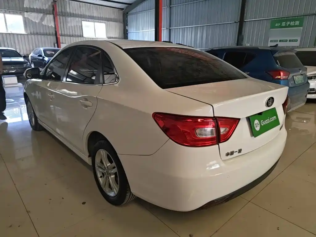 Bestune B30 — миниатюра 5