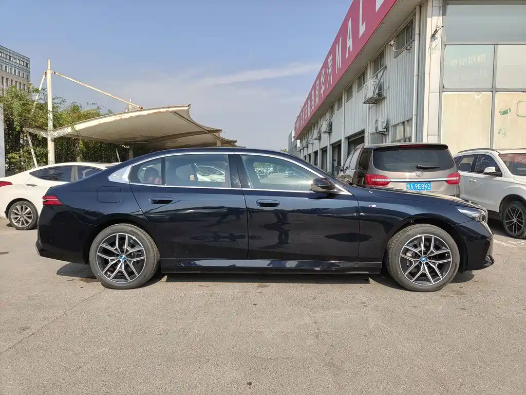 BMW i5 — миниатюра 3