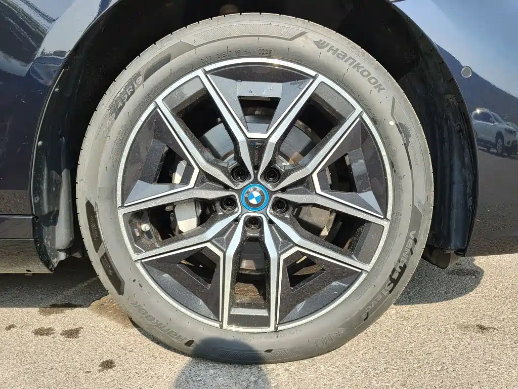BMW i5 — миниатюра 16