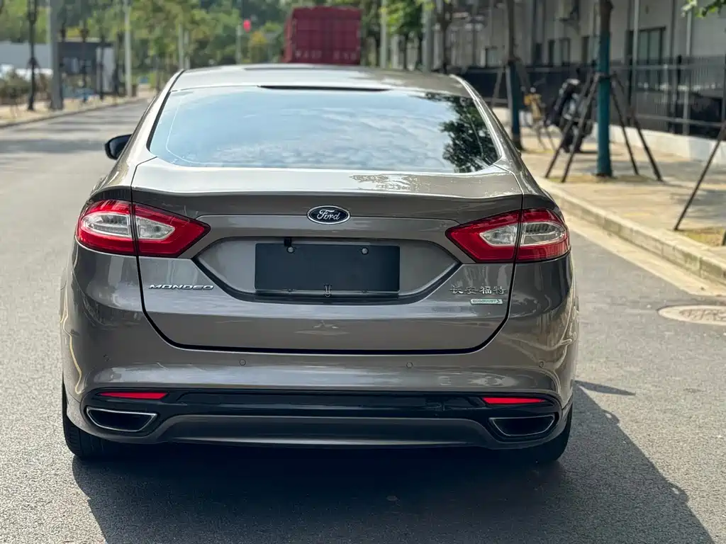 Ford Mondeo — миниатюра 7