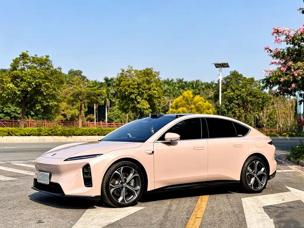 NIO ET5