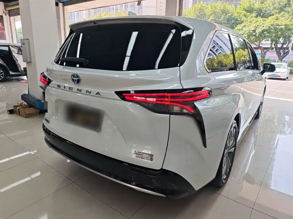 Toyota Sienna — миниатюра 7