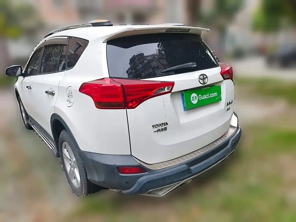 Toyota RAV4 — миниатюра 4