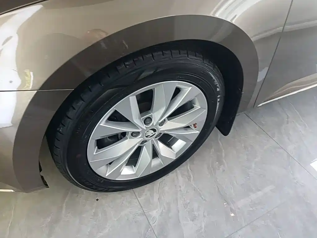 Skoda Superb — миниатюра 23