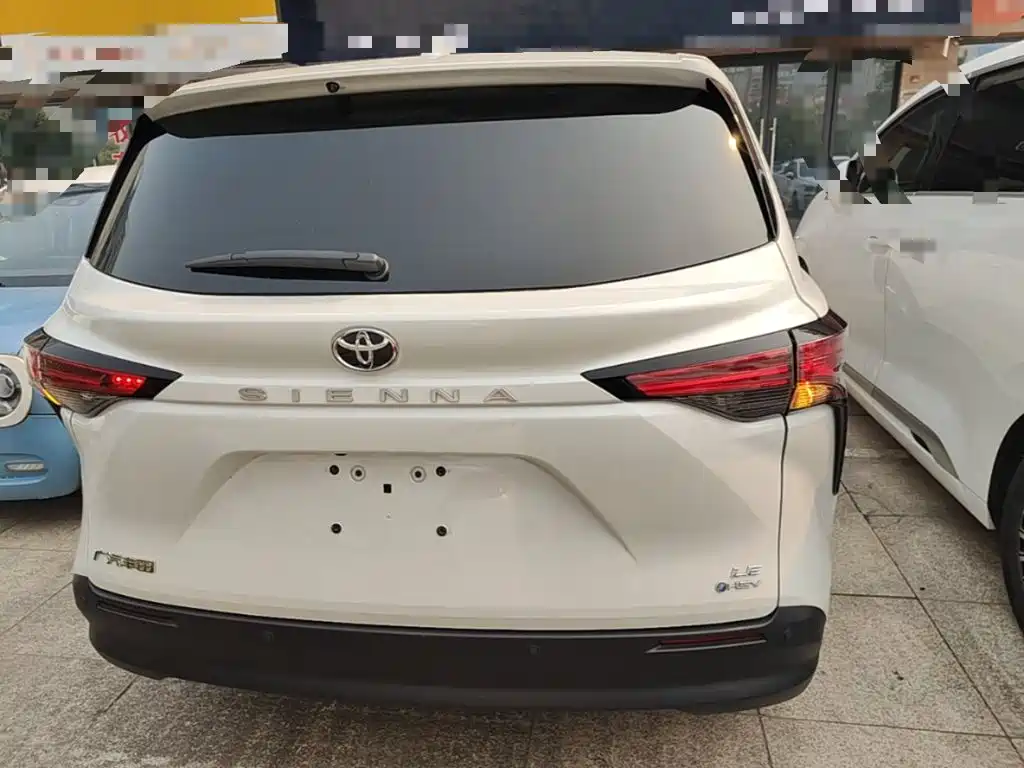 Toyota Sienna — миниатюра 6