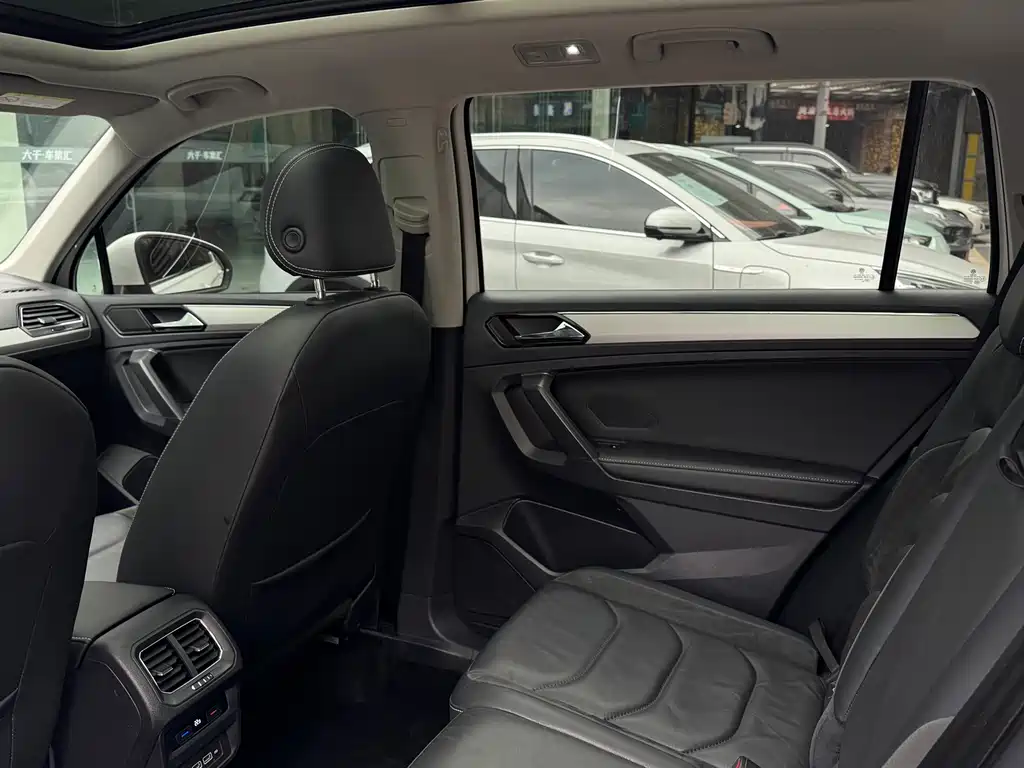 Volkswagen Tiguan L — миниатюра 18