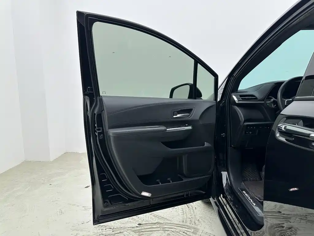 Toyota Sienna — миниатюра 11