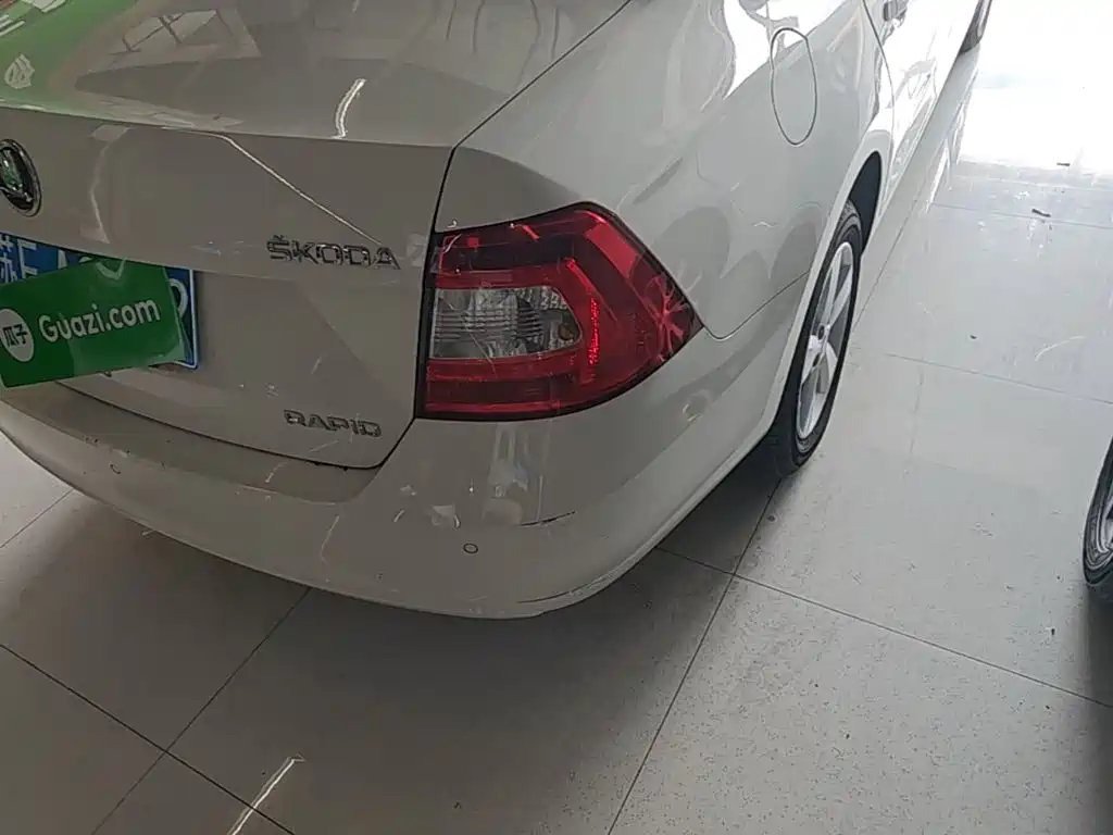 Skoda Rapid — миниатюра 8