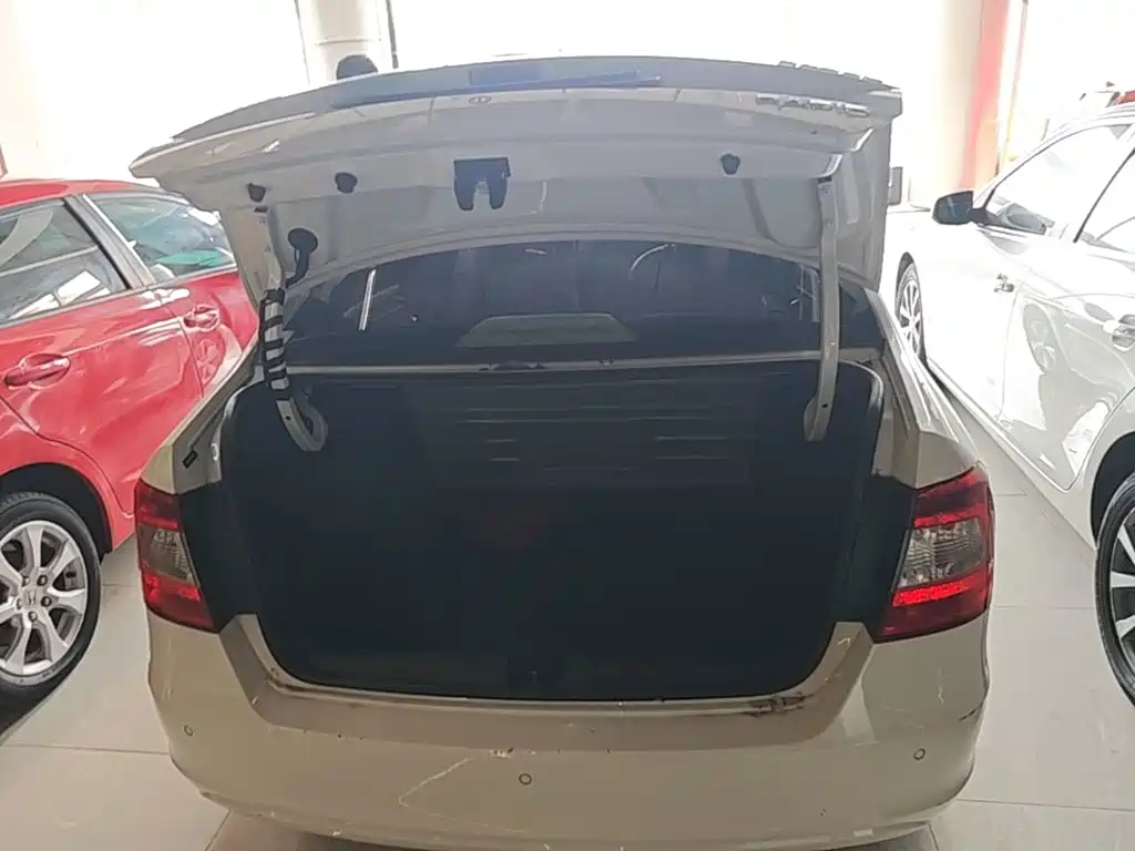 Skoda Rapid — миниатюра 19