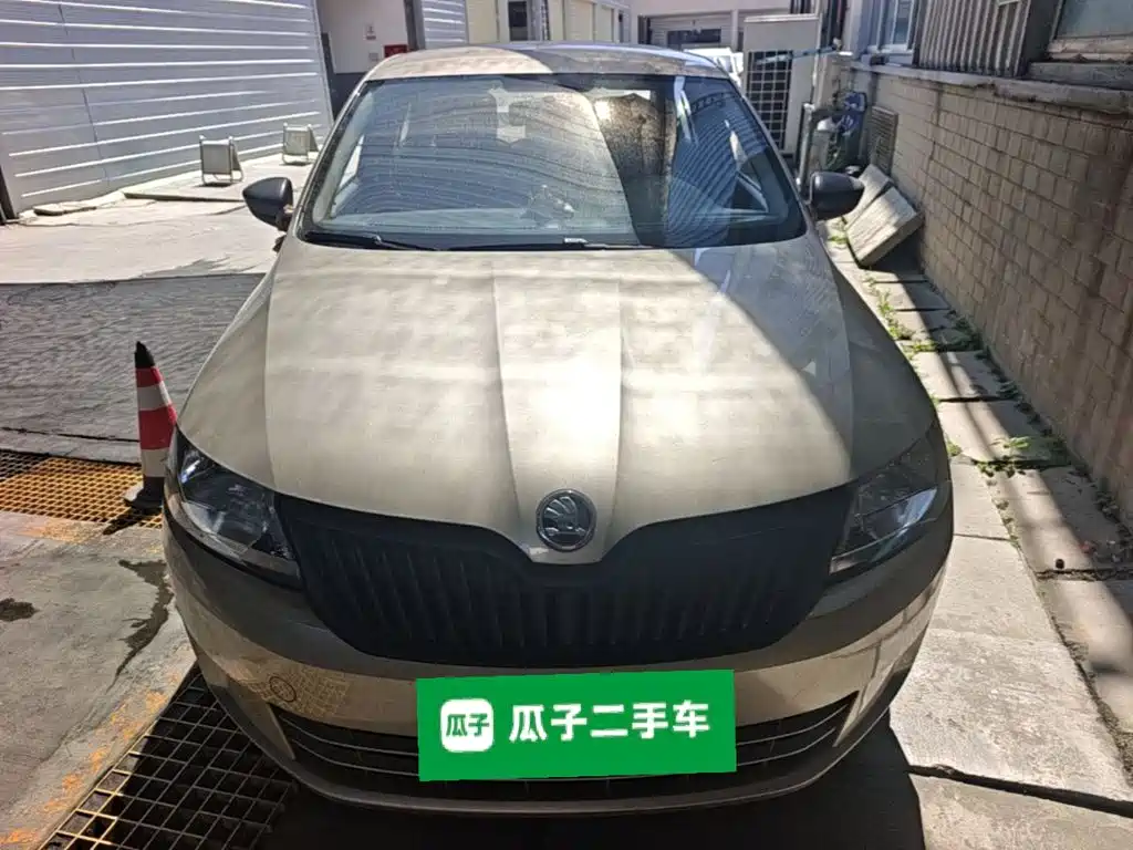 Skoda Rapid — миниатюра 3