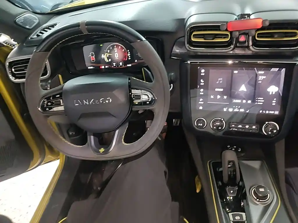 Lynk & Co 03 — миниатюра 10