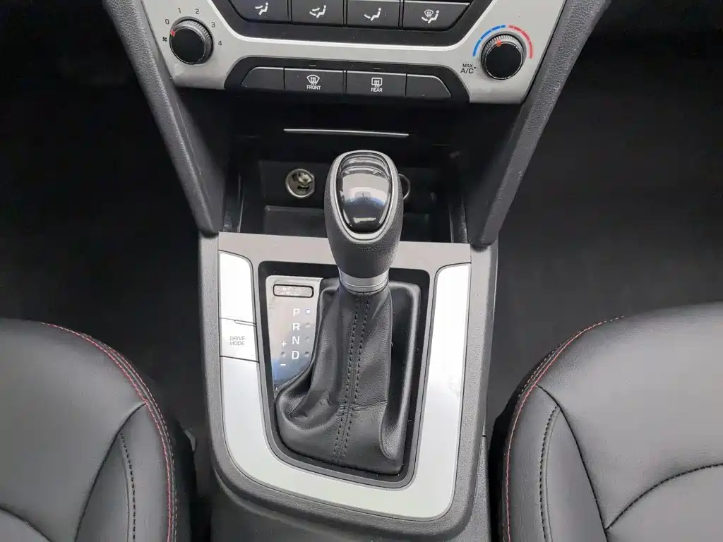 Hyundai Elantra — миниатюра 13