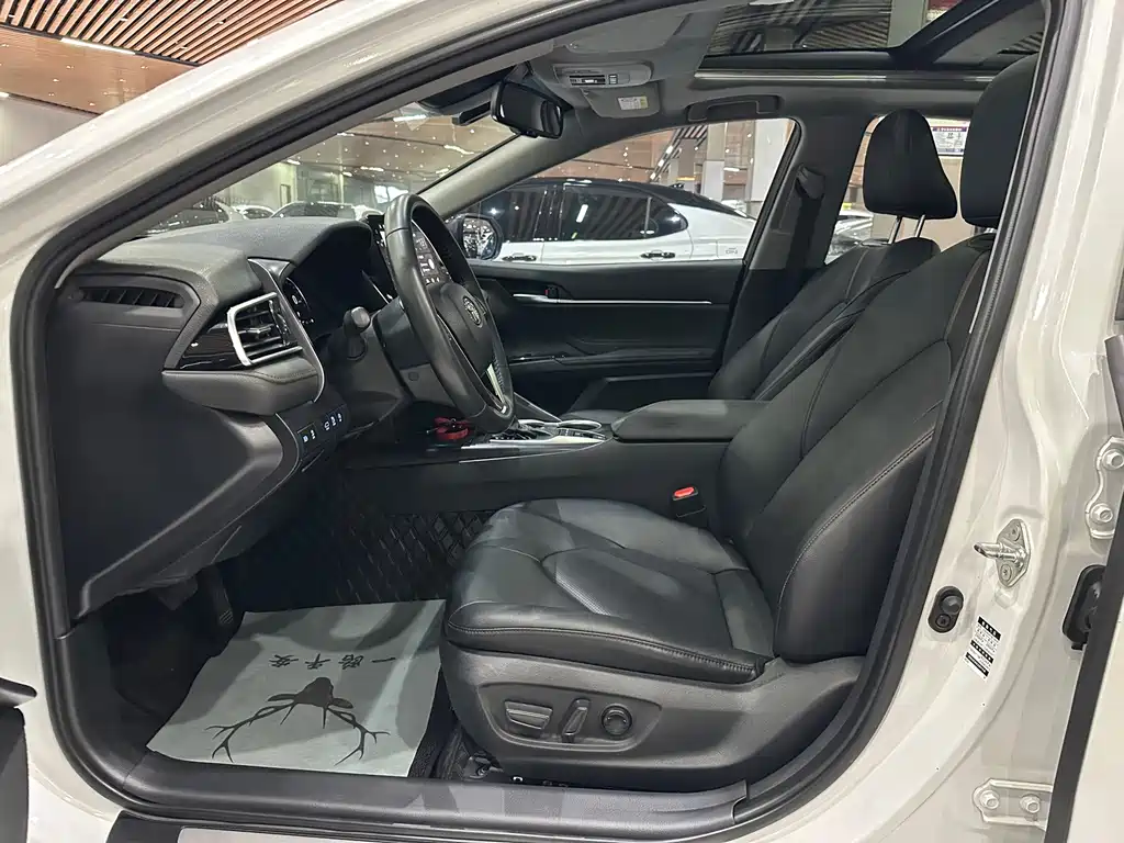 Toyota Camry — миниатюра 4