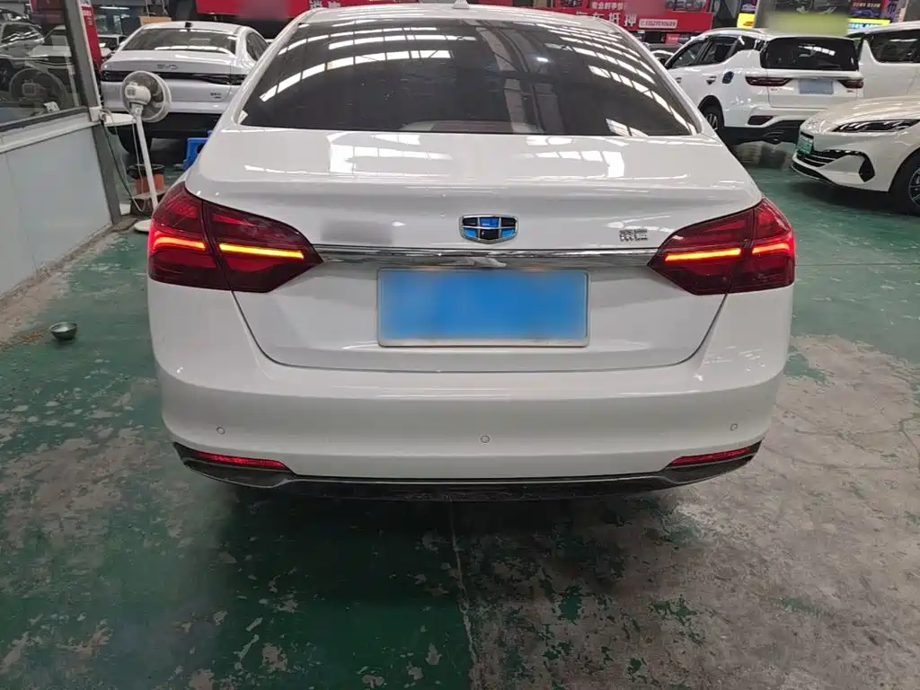 Geely Emgrand — миниатюра 6