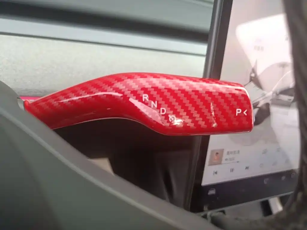 Tesla Model Y — миниатюра 14