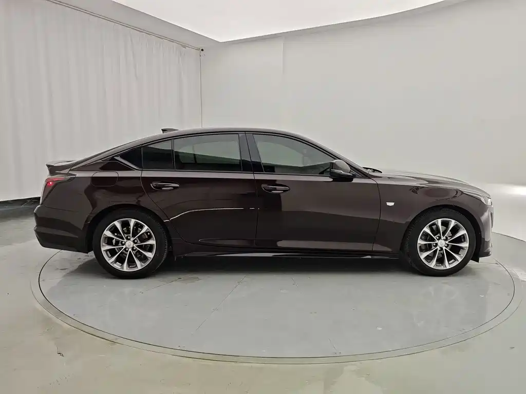 Cadillac CT5 — миниатюра 5
