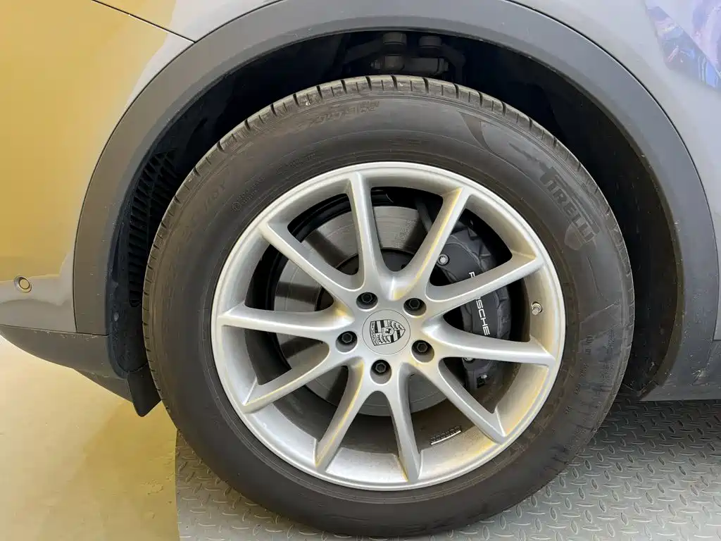 Porsche Cayenne — миниатюра 9