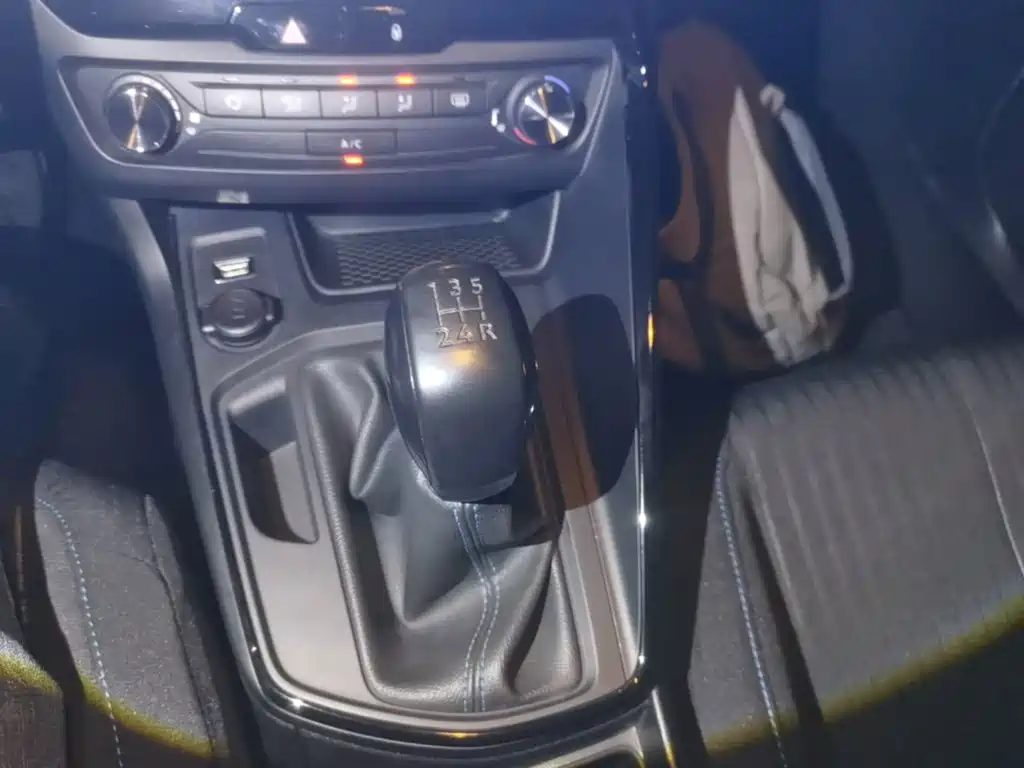 Peugeot 308 — миниатюра 14