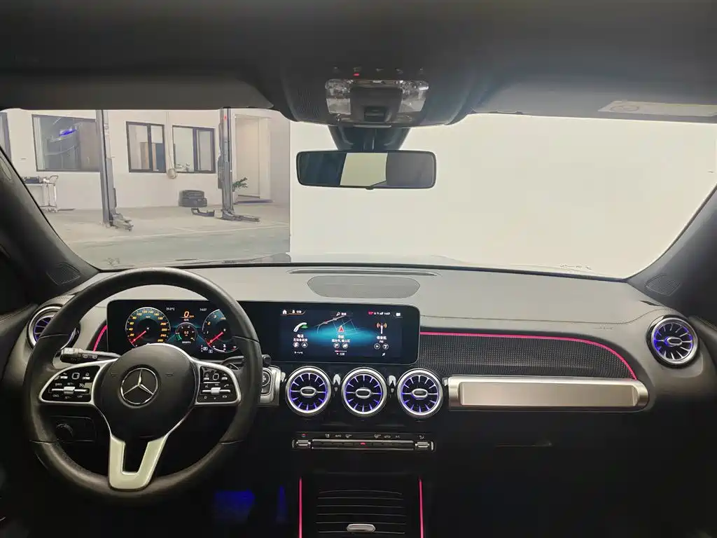Mercedes-Benz GLB — миниатюра 10