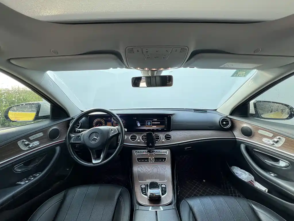 Mercedes-Benz E-Class — миниатюра 6