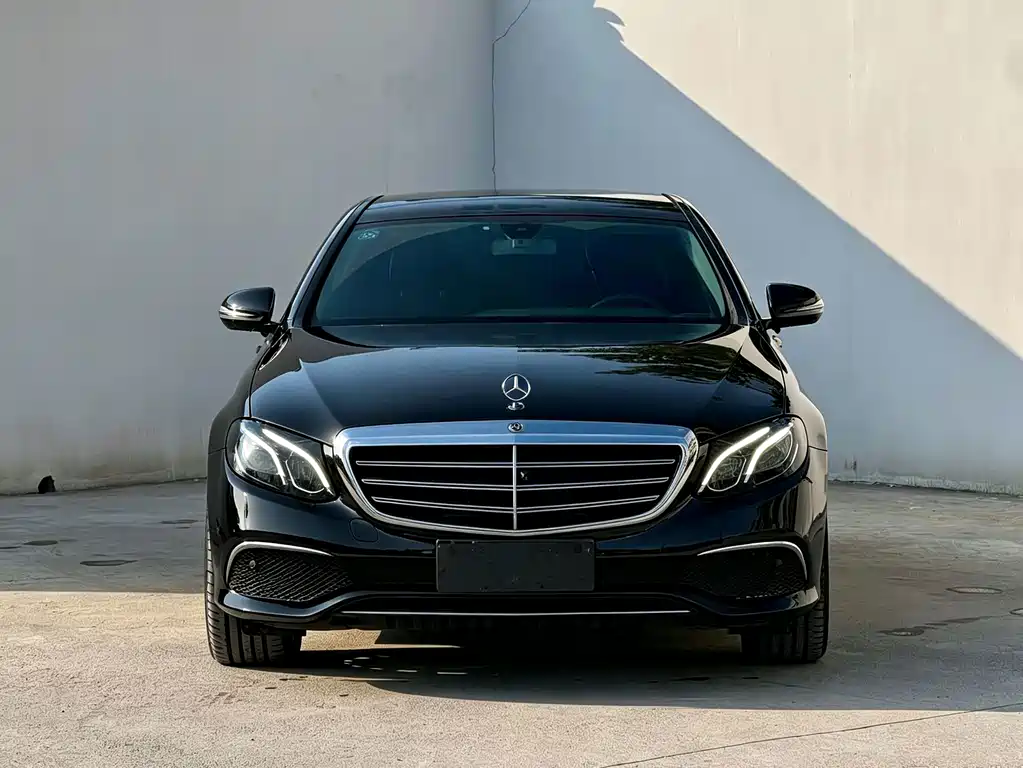 Mercedes-Benz E-Class — миниатюра 2