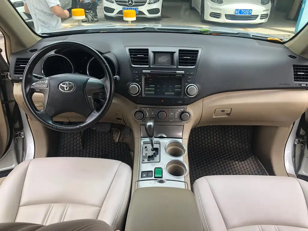Toyota Highlander — миниатюра 9