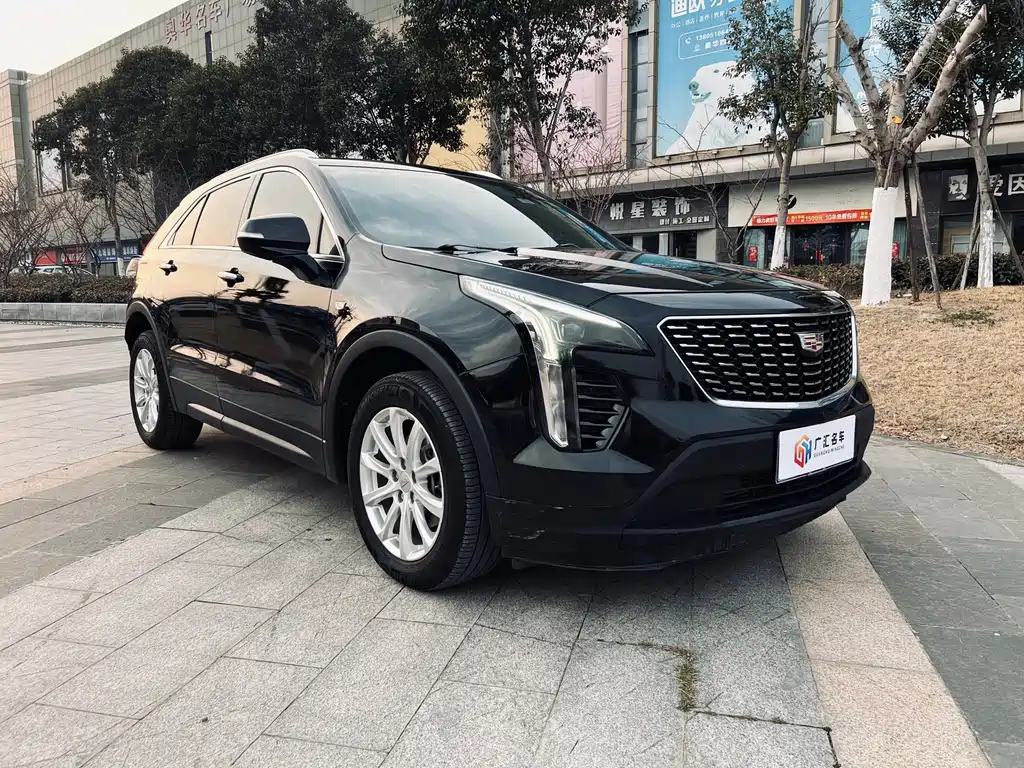 CADILLAC XT4