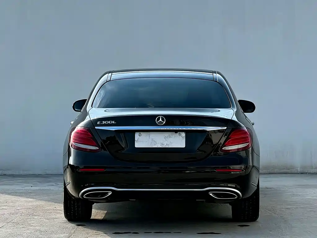 Mercedes-Benz E-Class — миниатюра 4
