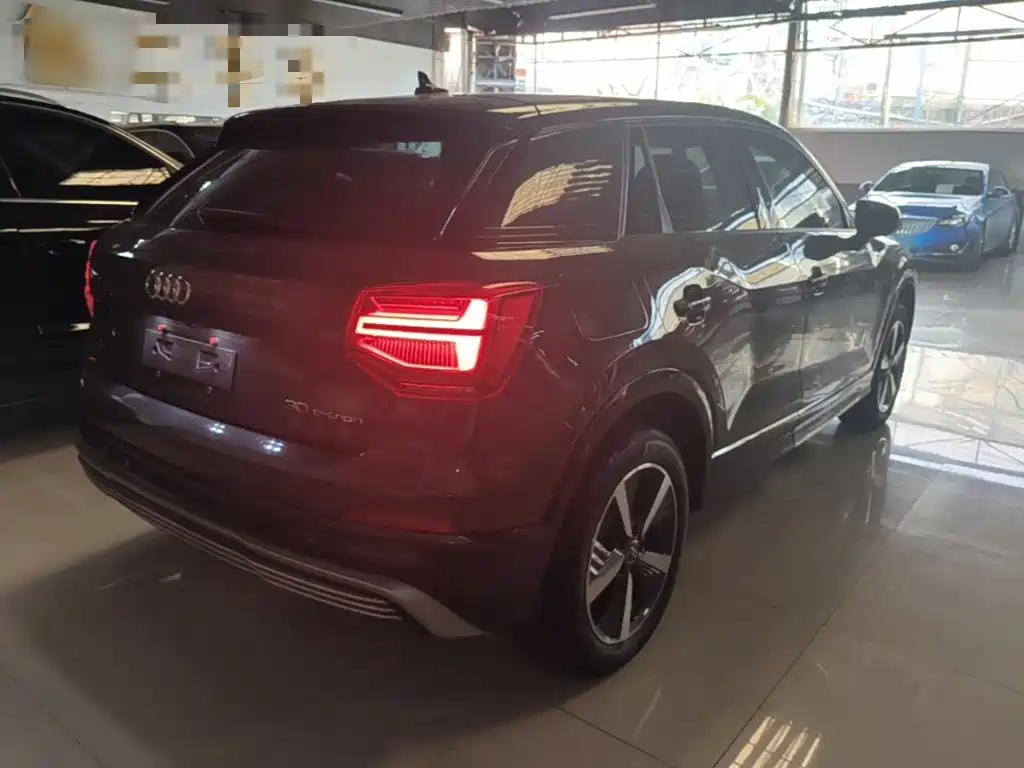 Audi Q2L e-tron — миниатюра 7