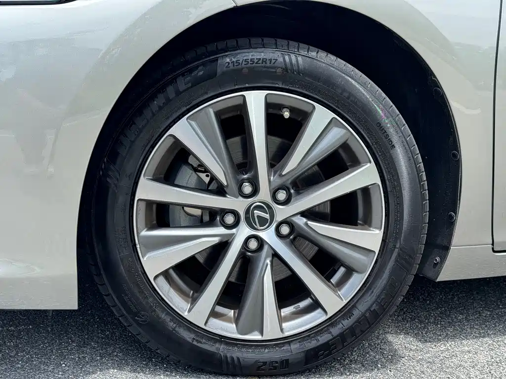 Lexus ES — миниатюра 15