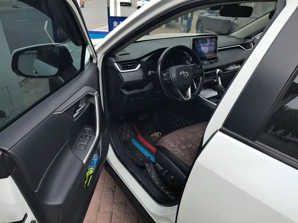 Toyota RAV4 — миниатюра 12