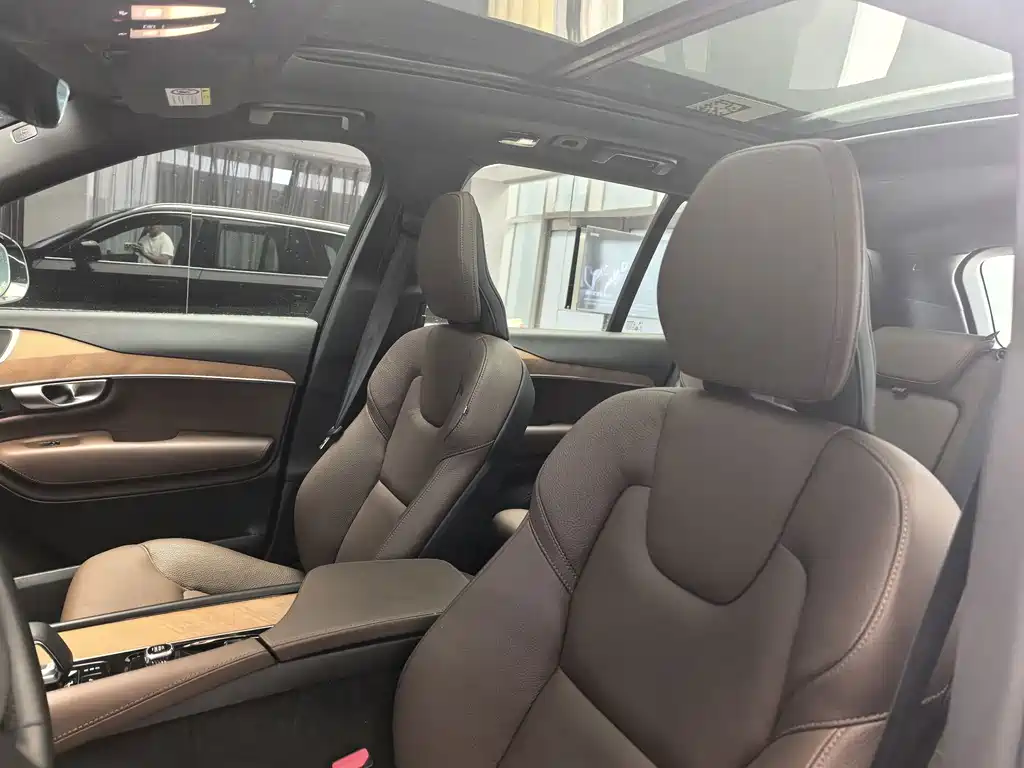 Volvo XC90 — миниатюра 6