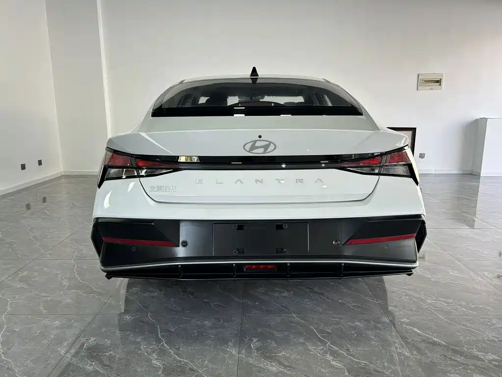 Hyundai Elantra — миниатюра 8