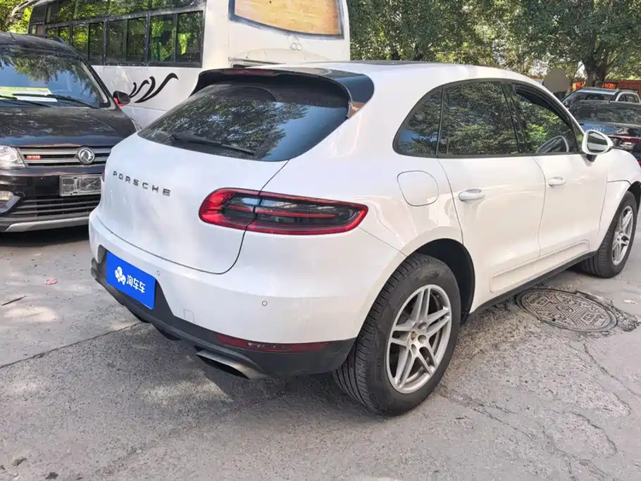 Porsche Macan — миниатюра 3