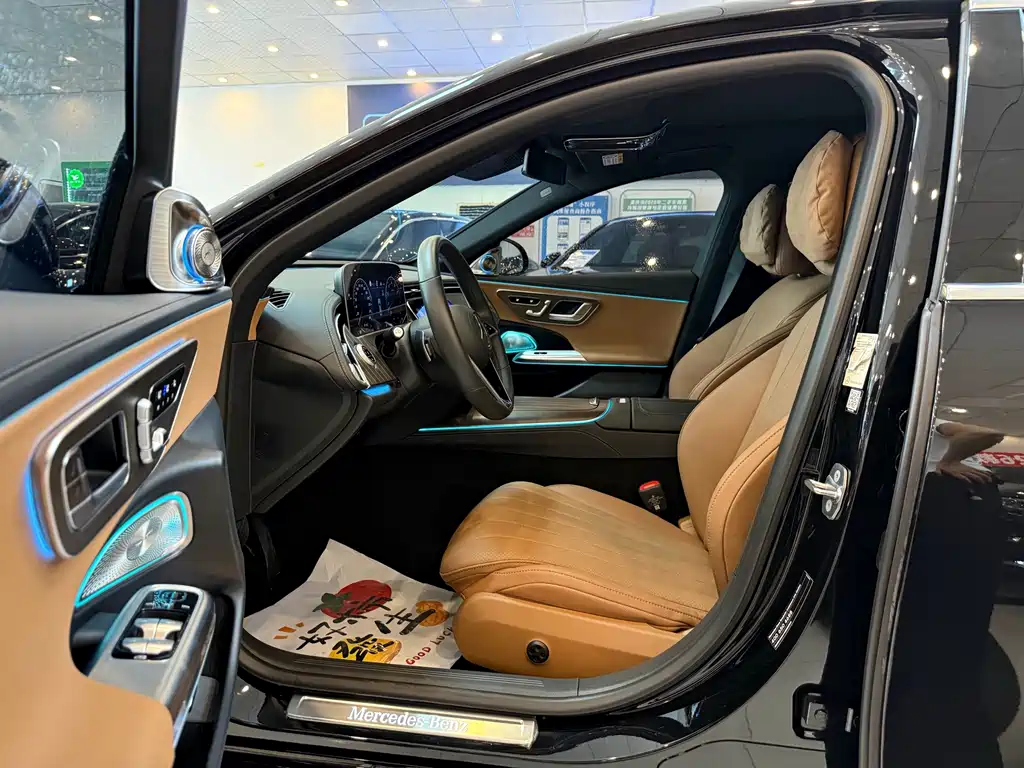 Mercedes-Benz E-Class — миниатюра 9