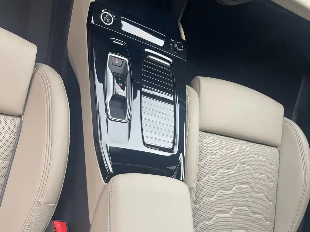 Audi Q6L e-tron — миниатюра 5