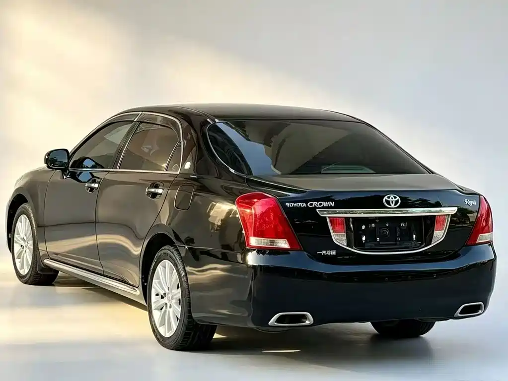 Toyota Crown — миниатюра 7